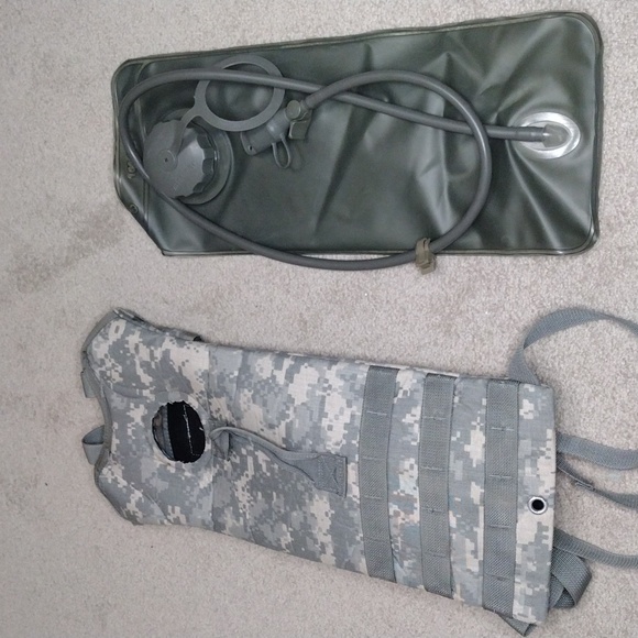 HYDRAMAX:  Large 100 Oz. Hydration Hiking Backpack Travel Bladder / Carrier - Picture 1 of 4